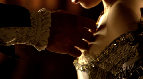 karrova:The Tudors opening credits (2007-2010)