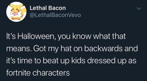 whitepeopletwitter:Spooktober