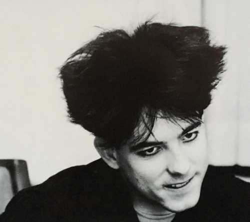 thecure-dot-cz:Pictures of Robert Smith taken from The Top...