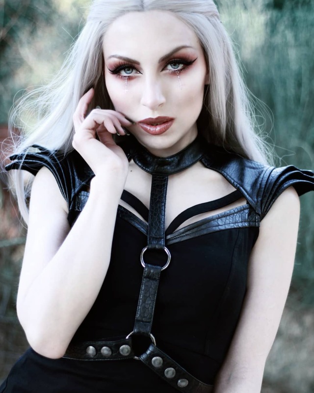 Model: Vesmedinia Welcome to Gothic and Amazing|... - Gothic and Amazing