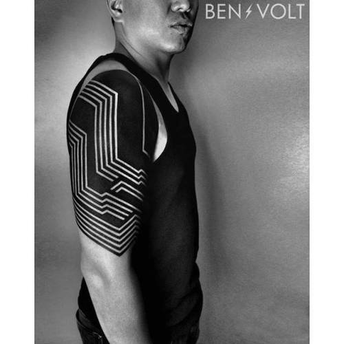 By Ben Volt, done at FORM8 Tattoo, San Francisco.... big;benvolt;op art;facebook;blackwork;twitter;geometric;upper arm