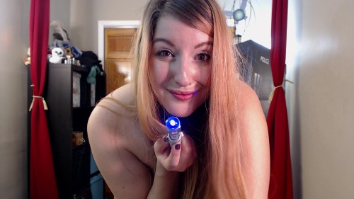 kayleepond:We all like Amy Pond Kissogram cosplay boobs, yes?