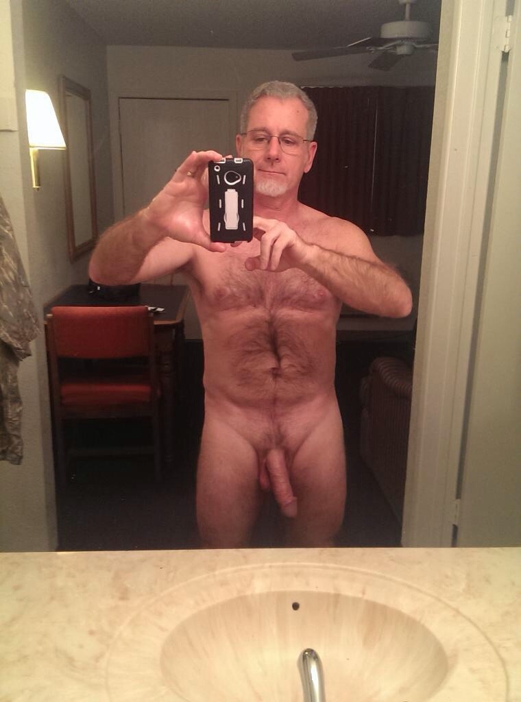 Mature naked Daddy fucks texting 4, Retro fuck picture on camsexy.nakedgirlfuck.com