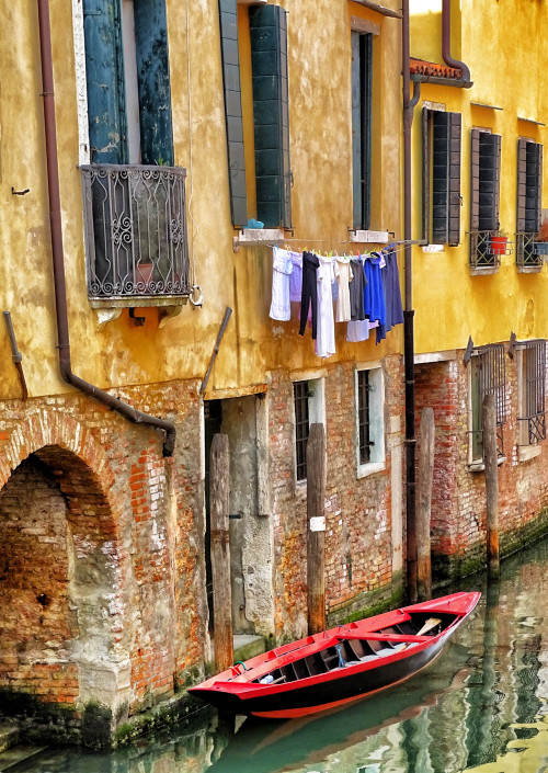 photosworthseeing:
“nosealviewing:
“ Laundry Day - Venice, Italy
©2019 by John A. Royston - Nosealviewing™
All rights reserved — in Venice, Italy.
”
Quintessential Venice captured in a lovely photo. Colorful, ancient buildings on the canal, a boat,...