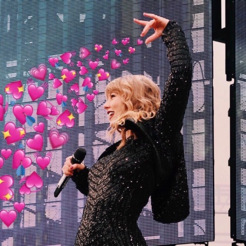 swiftmusicinmymind:my heart after seeing taylor and joe snorkeling in turks and caicos and being so.