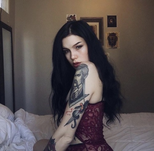 torileighhall:Instagram: dearraleigh