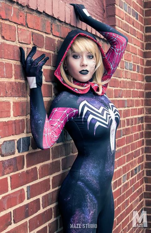 LaineyCat Cosplay (USA) as Gwenom.Photos by:Maze Studio