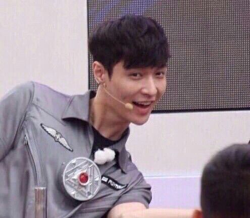 crownkingzyx:yixing, returning to exo: what’s up sluts guess who just got out of prison