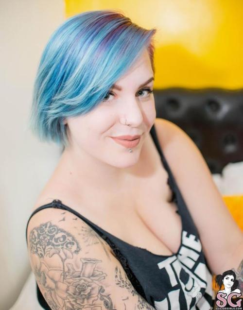 suicidegirlsallday:Tumnus - Save The World Get The Girl