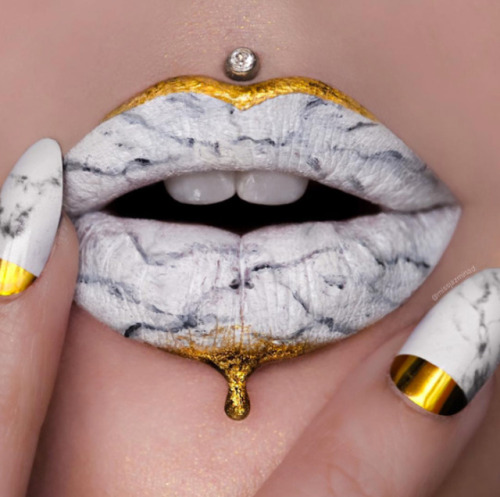 sixpenceee:Marble lips have been the latest trend on...