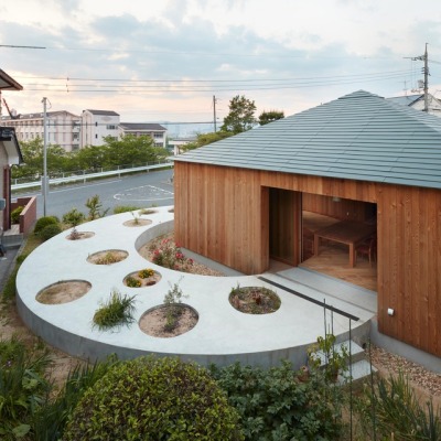 House in Mukainada / FujiwaraMuro Architects