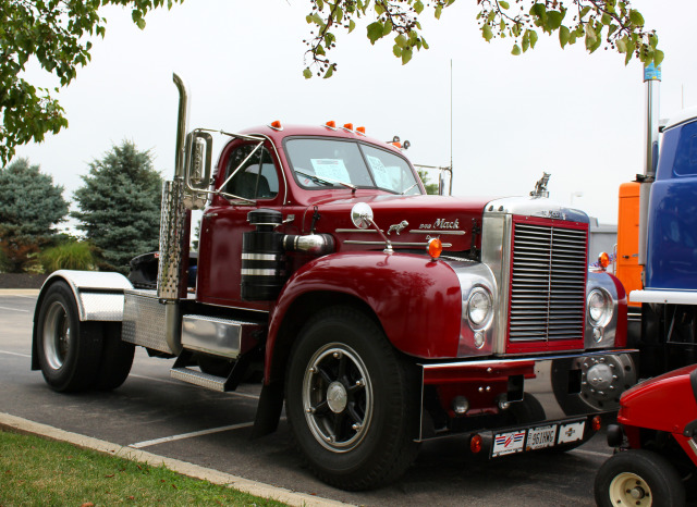 Semitrckn — 1961 Mack B73 Classic