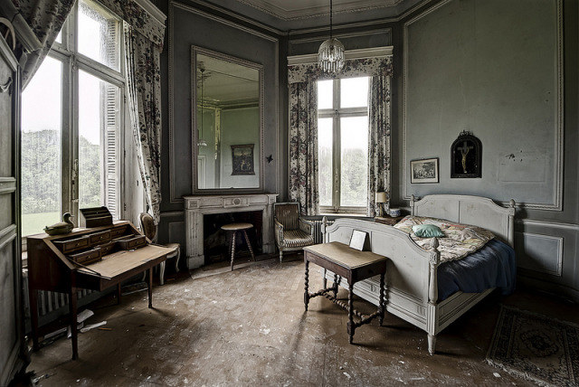 Bedroom of abandoned chateau. Belgium Source:... | Destroyed and Abandoned