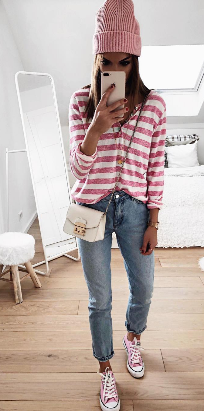 fashion blogger, celebrity legs, #Girls, #Best PINK AND STRIPES ARE ALWAYS A GOOD IDEA Oder was meint ihr? haha...mein Feed besteht baaald nur noch aus Streifen Ich weuch einen tollen Sonntag , seamlessfashion , outfitpost , ootd , wiwt , outfitoftheday , friday , friyay , whatiweartoday , metoday , todayslook , todaysoutfit  , outfitinspo , dailyoutfits  , instadaily  , casuallook , momjeans , stripes , pink , pinkbeanie , beanie 