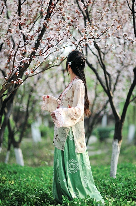 ziseviolet:xxxshakespearexxx:东边糖糖云Traditional Chinese hanfu...