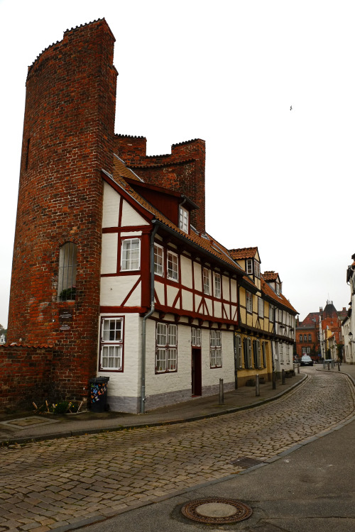 scavengedluxury:Half tower house. 17th century timbered house...