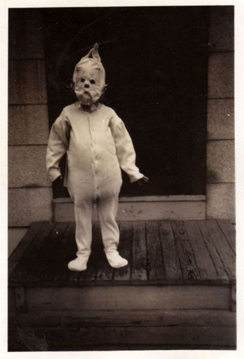 vintageeveryday:42 vintage snapshots of freaky halloween...