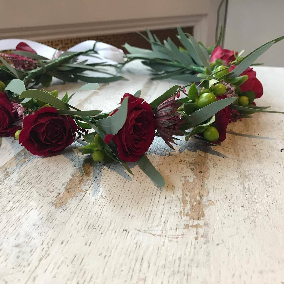 <p>Love a #flowercrown #redroses#shropshireflorist#weddingflowers#flowergirl#bridesmaid (at Di Shackson Flowers)<br/>
<a href="https://www.instagram.com/dishacksonflowers/p/BpPC2zFFBlw/?utm_source=ig_tumblr_share&igshid=1clljr01qz310">https://www.instagram.com/dishacksonflowers/p/BpPC2zFFBlw/?utm_source=ig_tumblr_share&igshid=1clljr01qz310</a></p>