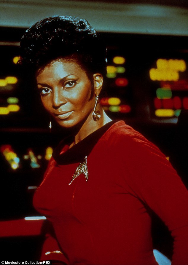 Costume Lovers — Lieutenant Uhura’s (Nichelle Nichols) Red...