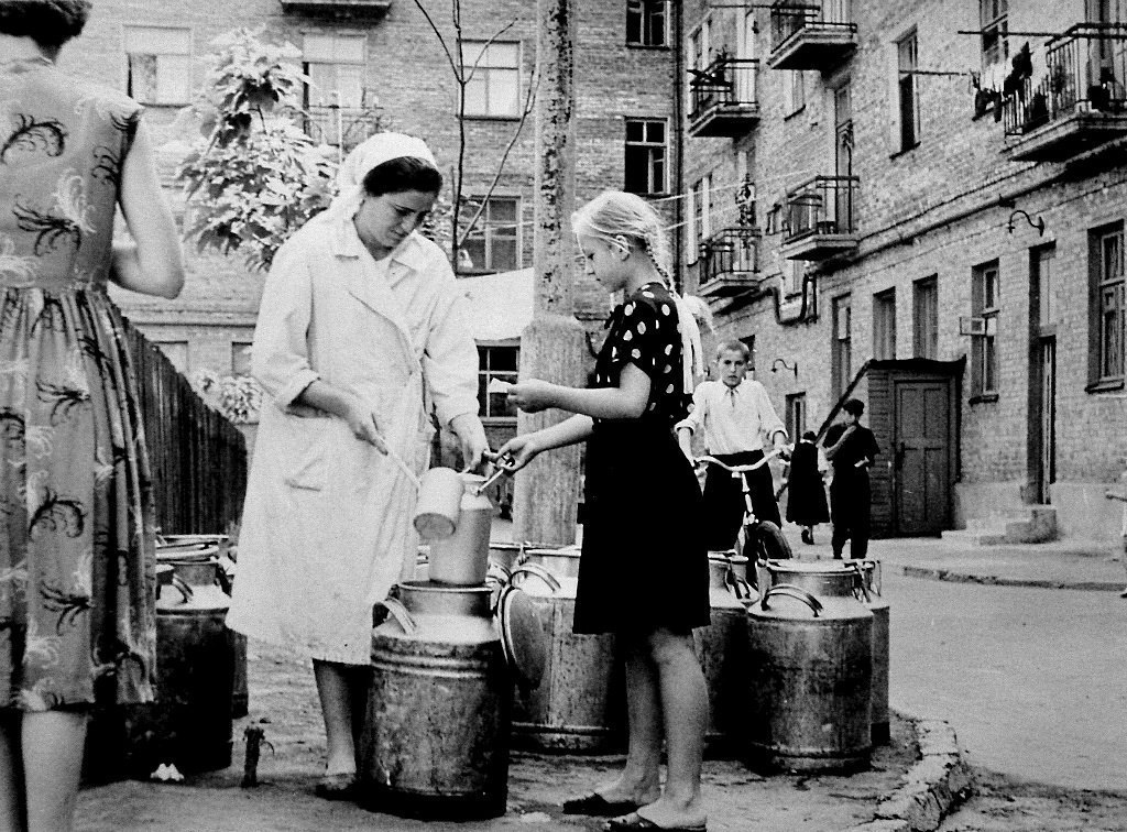 Morning milk delivery.
Milk woman went round the streets and yelled, “MILK!” People came down with their milk cans to get fresh milk.