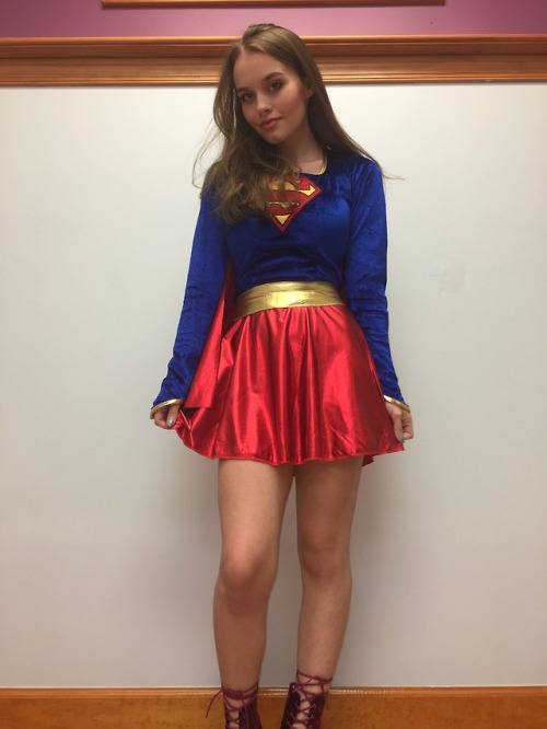 acabarprincess:averagepervert:Thank you Supergirl …err… I...