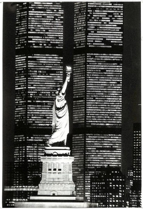 themaninthegreenshirt:Liberty and the World Trade Center...