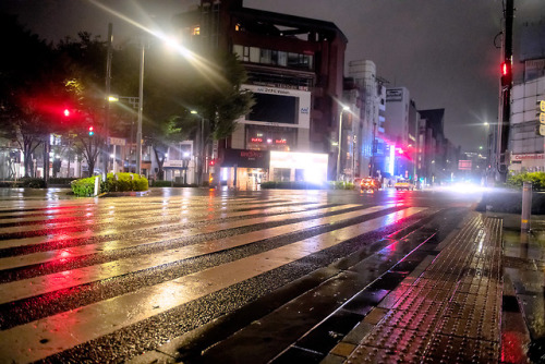 tokyo-fashion:Photos of Harajuku at 1am this morning as...