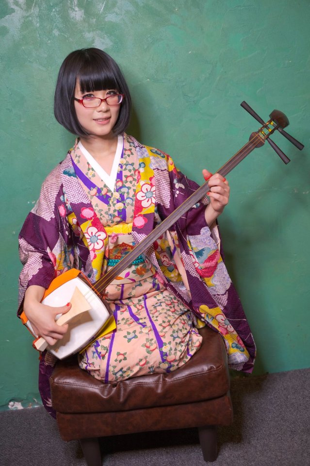 New year wishes kimono outfit - shamisen players ...