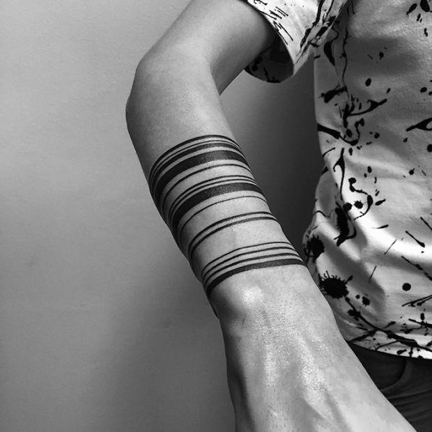 18 Minimal Tattoos That Resemble Digital Glitches and Patterns