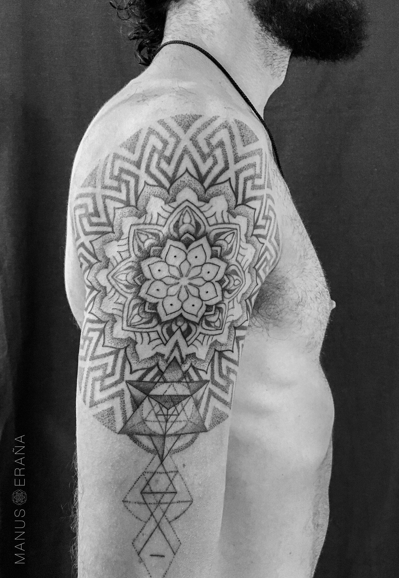 Manus Eraña Tattoo Bcn Tatuaje Sagrado Mandala Y Puntillismo En