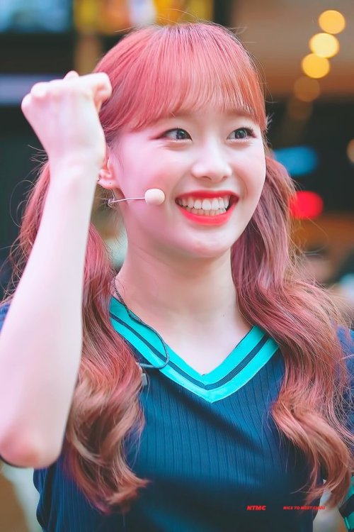 fyeah-chuu:Do not edit | © nice to meet chuu