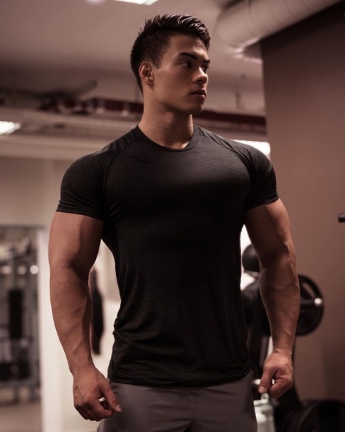 @ILoveMuscularAsianMen