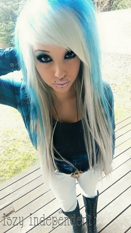 girl with blue hair on Tumblr