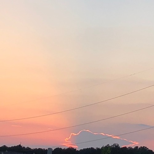 softestbread:the view of the sunset from the ice cream shop...