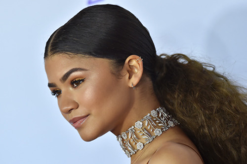 neverfarbehind: Zendaya Coleman Hair Appreciation Post...