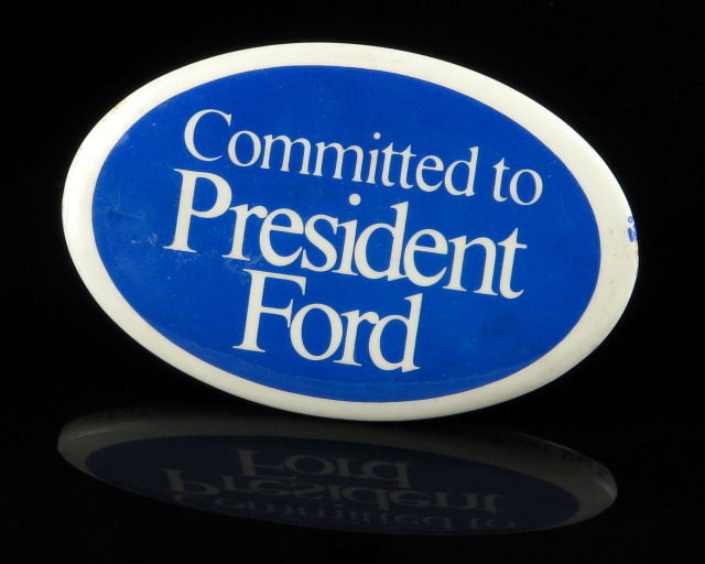 FORD 1976 Experience Counts PIN BACK BUTTON PRESIDENT CAMPAIGN ELECT GERALD R
