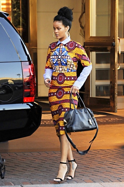 rihanna fashion news the white house celebs girl hot girly lovely pretty model black beauty dress legs updo hair blck hair purse bag fashion killa Fashion Inspiration Fashion Model modern vintage boho hipster urban indie fresh