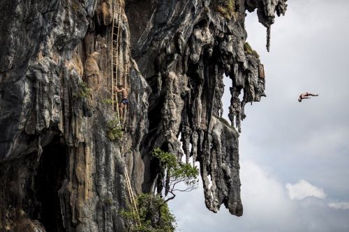 let-s-build-a-home:Red Bull Cliff Diving World Series in Phi...