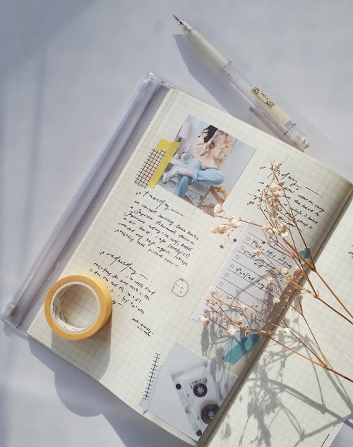 goldenclosetstudies:this weeks spread!! yellow is such a nice...