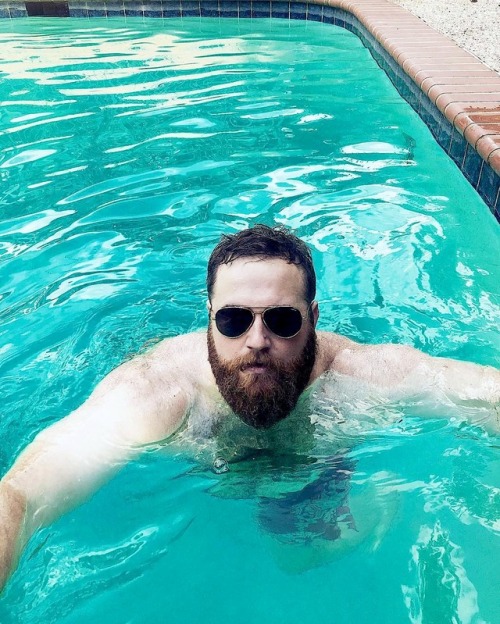 bearmythology:xxxxxljock:Ben NapierStudly Ben Napier chillin’...