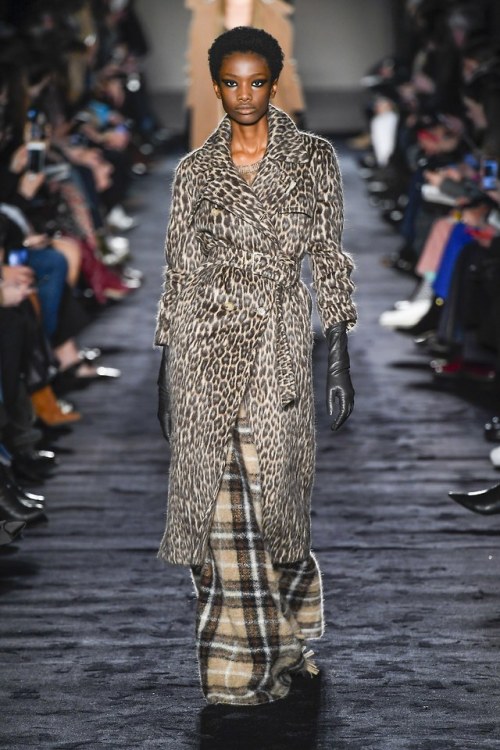 rrrusskaya:Max Mara Fall - Winter 2018/2019.Model: Imari...