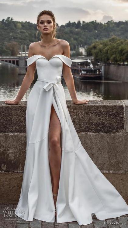 Wedding Dress Trends to Love in 2019: Necklines & Sleeves |...
