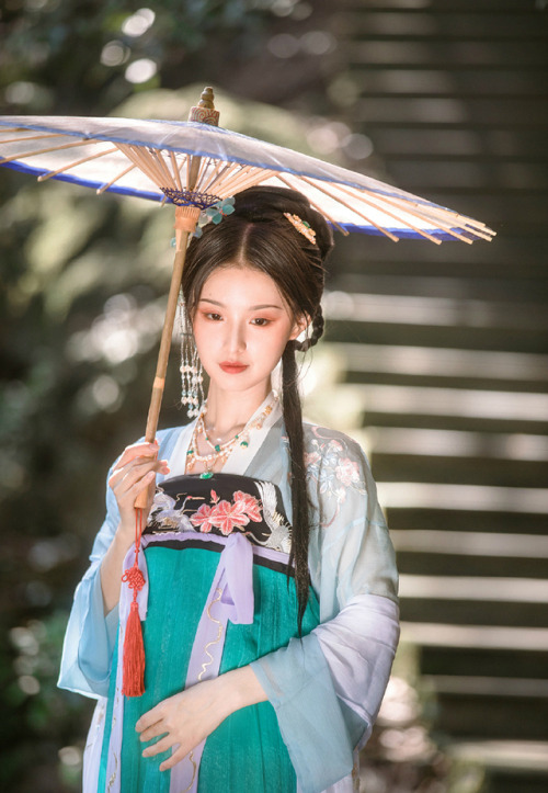 hanfugallery:Traditional Chinese hanfu by 燕语花事