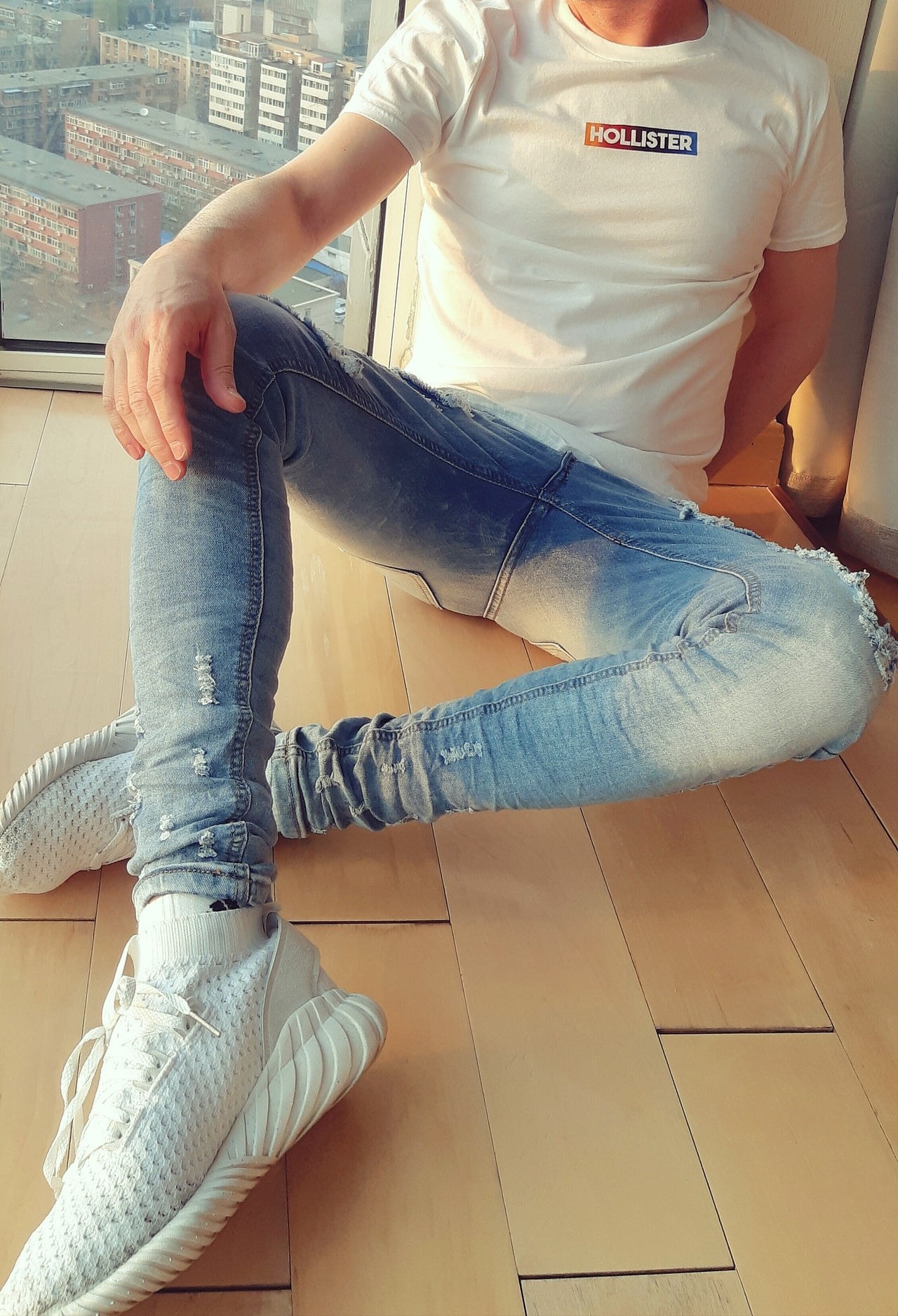 гей парни в обтягивающих джинсах фото 4