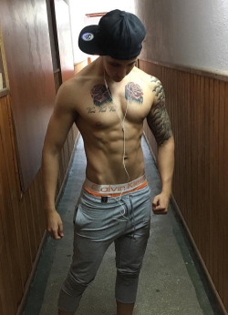 @6packboyss