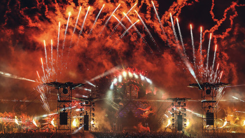 edmisbestmusic:Take me homeTake me to Defqon.1