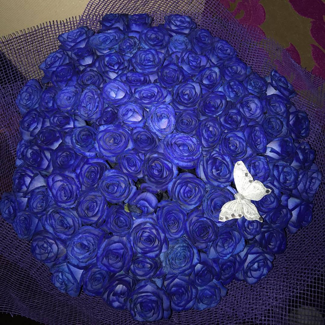 Синяя роза с декором