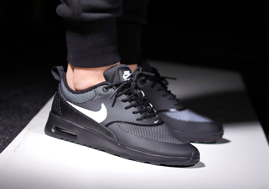 nike air max thea black and white on feet