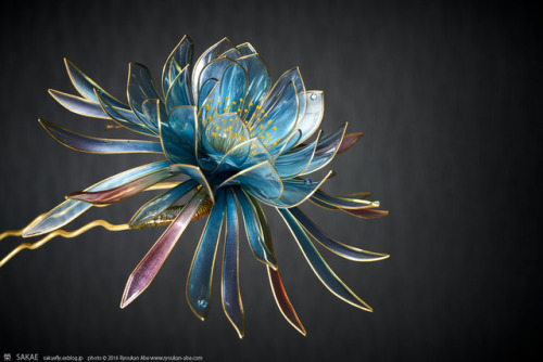 Japanese artist Sakae creates botanically-inspired hair combs...