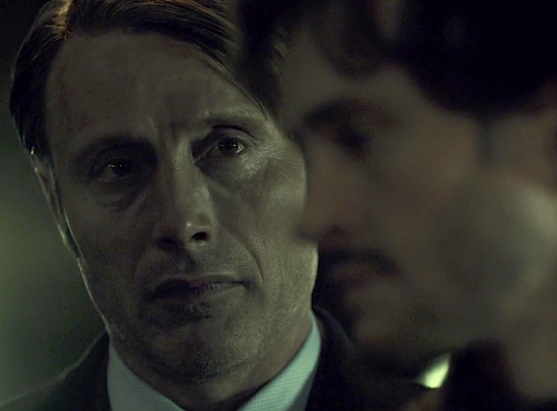 maydei:madssonofmikkel:Hanni watches the “chrysalis”...